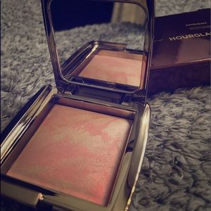 Hourglass Ambient lighting blush